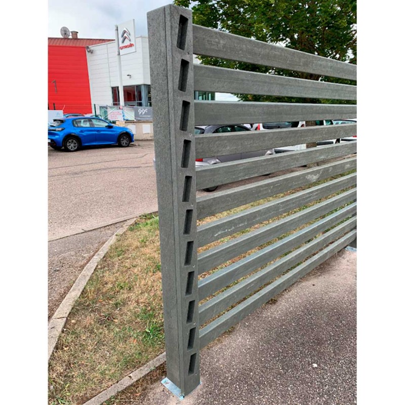 Guardacontenidors en plàstic reciclat per illes 